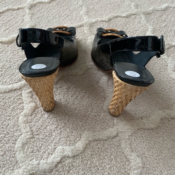 Stuart Weitzman black patent sling back peep toe block bamboo woven heels 7.5 M - Picture 7 of 8